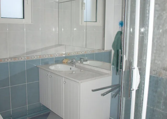 Appartement Confortable Avec Balcon à 50m De La Pour 6 Personnes - Fr-1-323-308 *